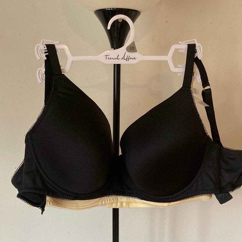 NWT set of 2 French Affair 42D everyday bread. Black/yellow